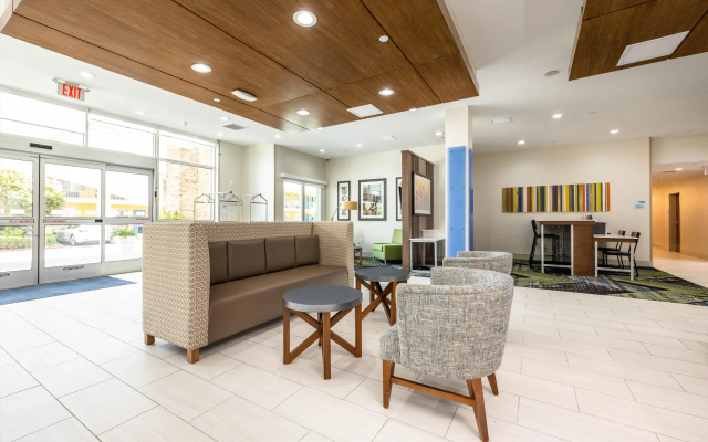 photo 2 of Holiday Inn Express & Suites San Jose Silicon Valley by IHG