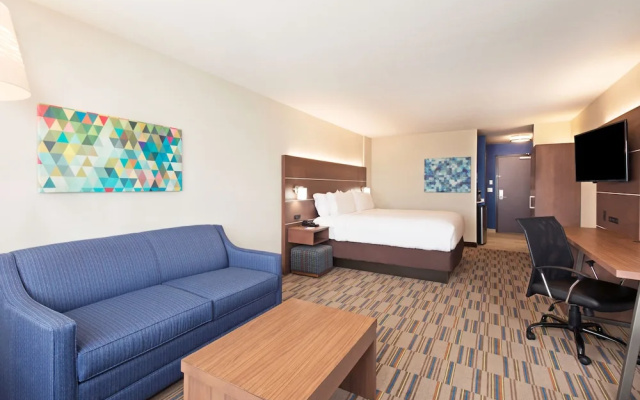 photo 4 of Holiday Inn Express & Suites Uniontown
