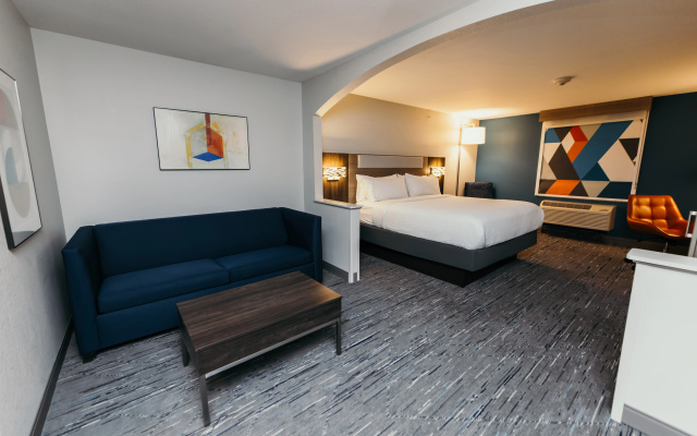 photo 2 of Holiday Inn Express and Suites Urbandale by IHG