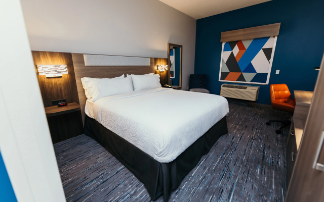 photo 3 of Holiday Inn Express and Suites Urbandale by IHG