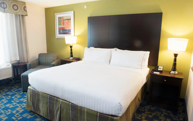 photo 5 of Holiday Inn Express and Suites Urbandale by IHG