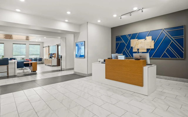photo 2 of Holiday Inn Express Asheville Woodfin by IHG