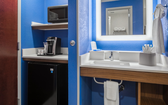 photo 4 of Holiday Inn Express Atlanta Airport - College Park by IHG