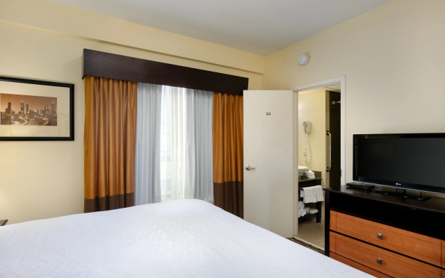 photo 2 of Holiday Inn Express  Atlanta Downtown