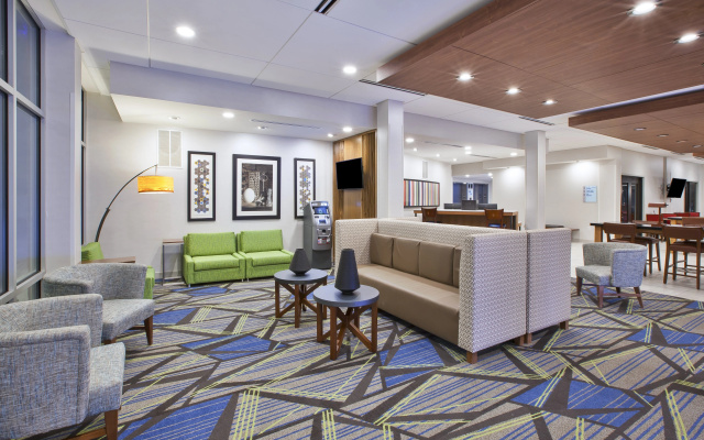 photo 2 of Holiday Inn Express Auburn Hills South