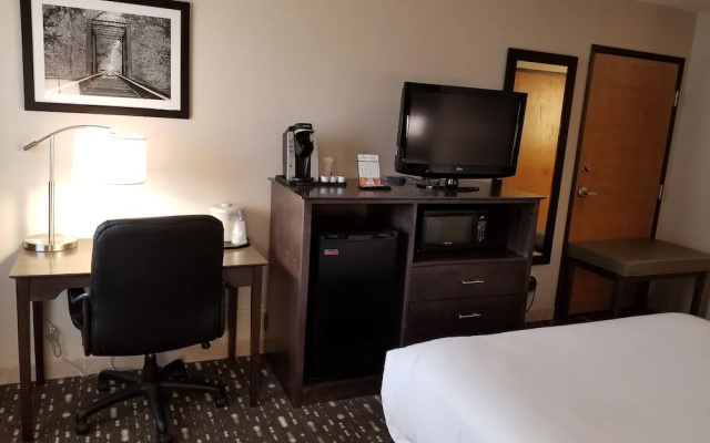 photo 2 of Holiday Inn Express Auburn Touring Drive