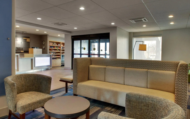 photo 2 of Holiday Inn Express Baltimore-BWI Airport West by IHG