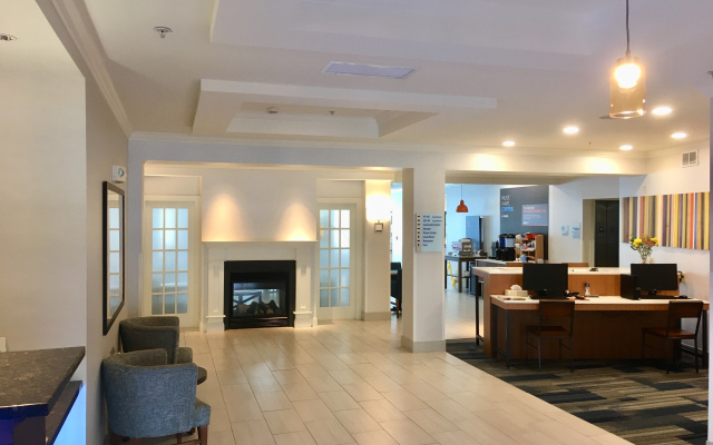 photo 2 of Holiday Inn Express & Suites Bethlehem Arpt-Allentown Area