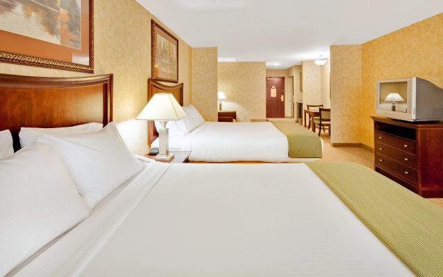 photo 3 of Holiday Inn Express & Suites Bethlehem Arpt-Allentown Area