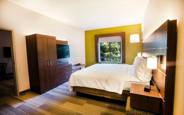 photo 5 of Holiday Inn Express & Suites Bethlehem Arpt-Allentown Area