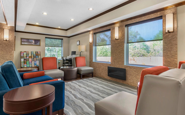 photo 2 of Comfort Inn Blairsville Butternut Creek