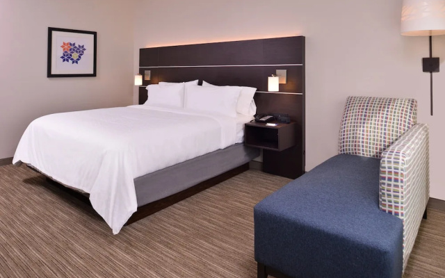 photo 3 of Holiday Inn Express Bloomington