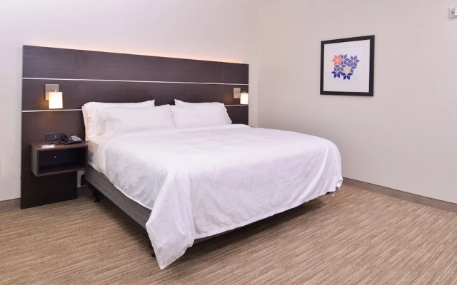 photo 5 of Holiday Inn Express Bloomington