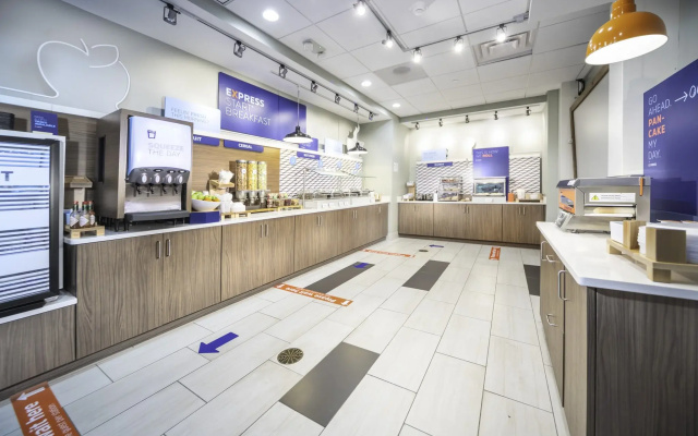 photo 2 of Holiday Inn Express Brevard City Center by IHG