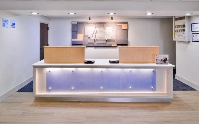 photo 2 of Holiday Inn Express Burlington by IHG