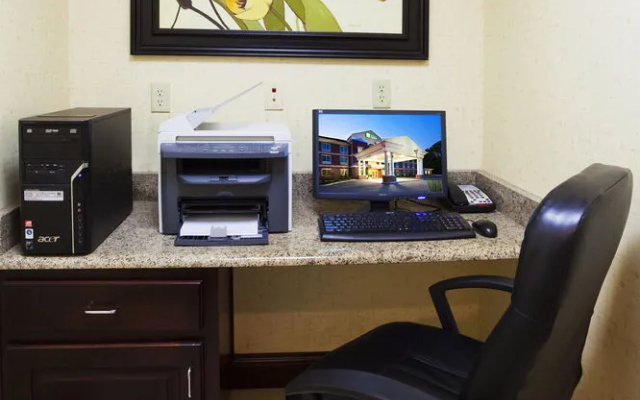 photo 3 of Holiday Inn Express Carrollton