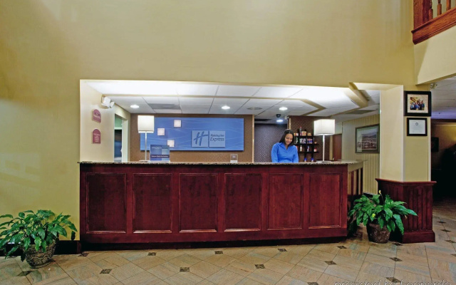 photo 2 of Holiday Inn Express & Suites Charlotte Arpt-Belmont by IHG