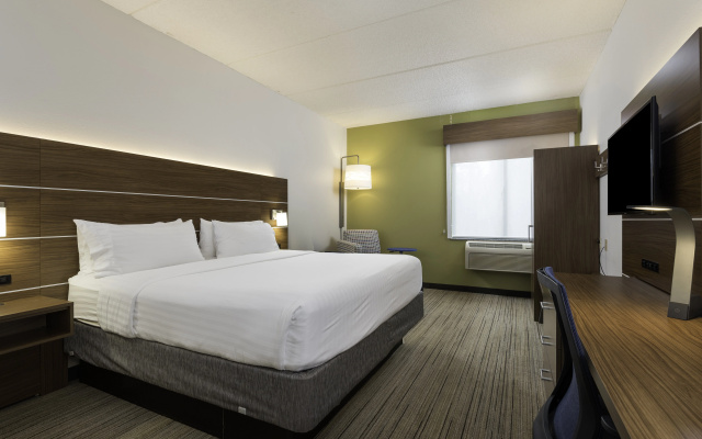 photo 5 of Holiday Inn Express & Suites Charlotte Arpt-Belmont by IHG