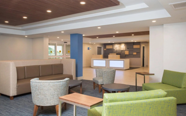 photo 2 of Holiday Inn Express Chelmsford by IHG