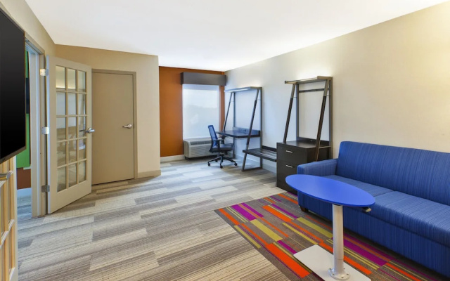 photo 2 of Holiday Inn Express Chicago Midway Airport By IHG