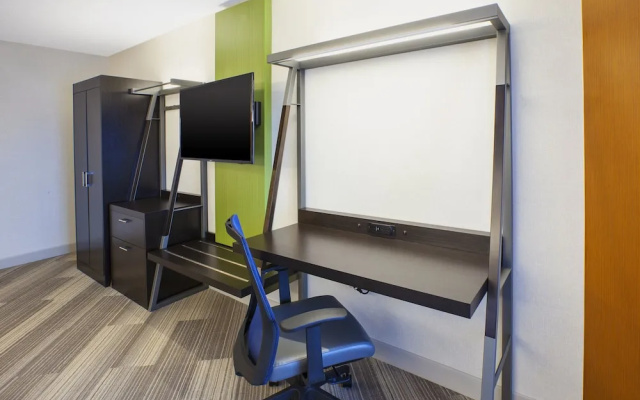 photo 4 of Holiday Inn Express Chicago Midway Airport By IHG