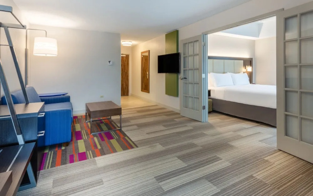 photo 5 of Holiday Inn Express Chicago Midway Airport By IHG