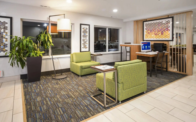 photo 2 of Holiday Inn Express Chicago NW - Vernon Hills by IHG
