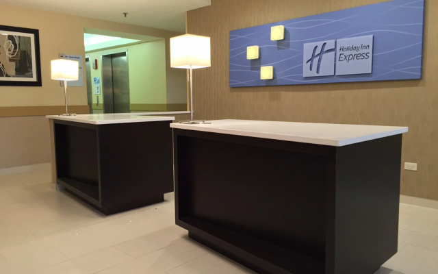photo 3 of Holiday Inn Express Chicago NW - Arlington Heights by IHG