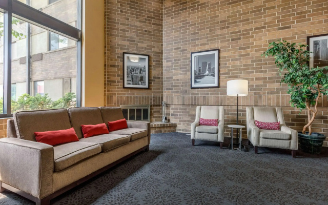 photo 3 of Suburban Studios Arlington Heights – Elk Grove