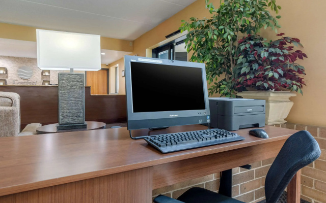 photo 4 of Suburban Studios Arlington Heights – Elk Grove