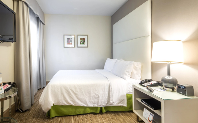 photo 5 of Holiday Inn Express Chicago - Magnificent Mile by IHG