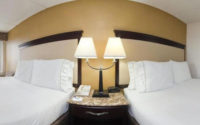 photo 2 of Holiday Inn Express Chicago Schaumburg