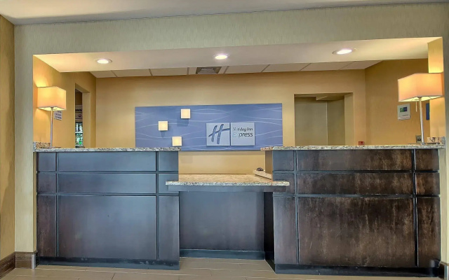 photo 2 of Holiday Inn Express Charleston-Civic Center by IHG
