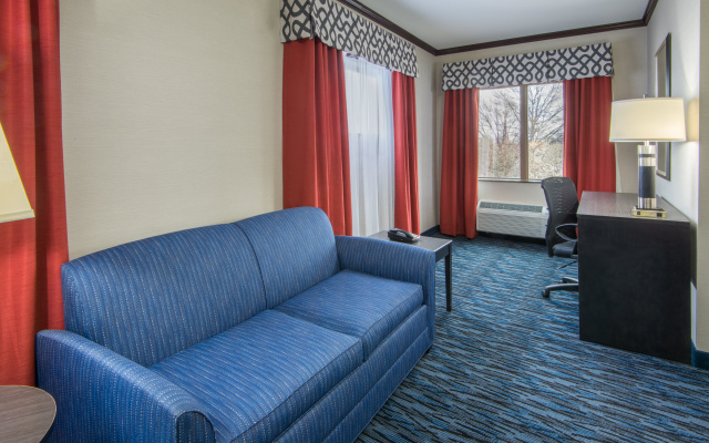 photo 5 of Holiday Inn Express Cleveland Airport - Brookpark by IHG