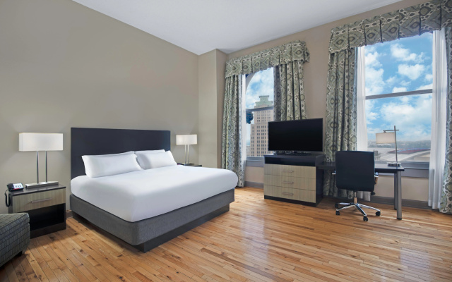 photo 2 of Holiday Inn Express Cleveland Downtown