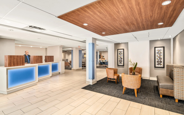 photo 2 of Holiday Inn Express Ft. Lauderdale Cruise-Airport by IHG
