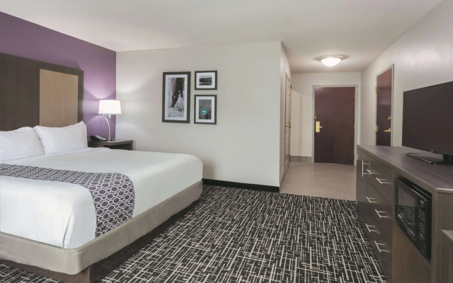 photo 5 of La Quinta Inn & Suites by Wyndham Covington