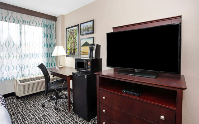 photo 2 of La Quinta Inn & Suites by Wyndham Denver Aurora Medical