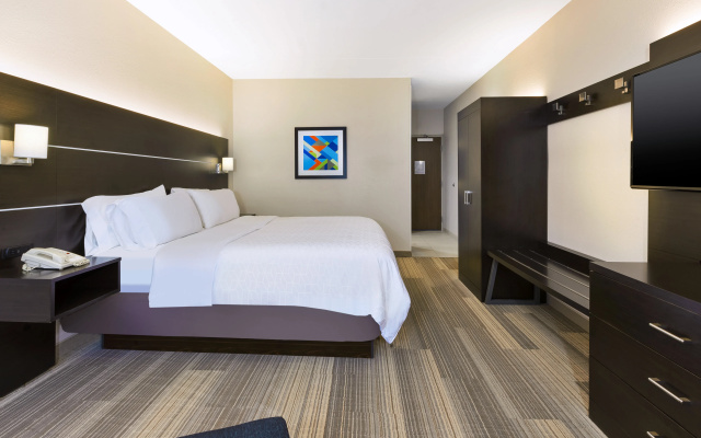 photo 4 of Holiday Inn Express Detroit-Warren by IHG