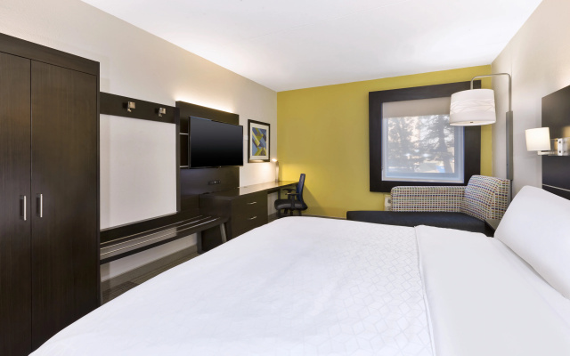 photo 5 of Holiday Inn Express Detroit-Warren by IHG