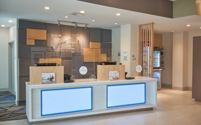 photo 2 of Holiday Inn Express Doral Miami by IHG