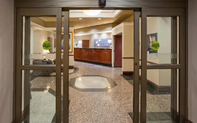 photo 2 of Holiday Inn Express Downtown Convention Center