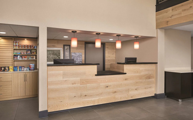 photo 2 of Country Inn & Suites by Radisson, Dunn, NC