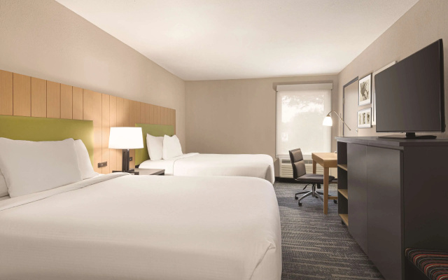 photo 3 of Country Inn & Suites by Radisson, Dunn, NC
