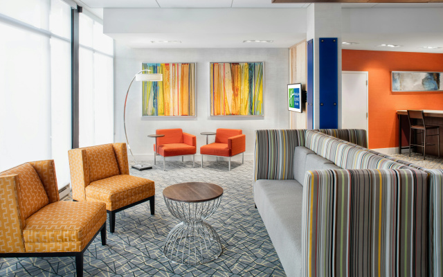photo 2 of Holiday Inn Express & Suites East Peoria - Riverfront by IHG