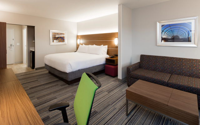 photo 4 of Holiday Inn Express & Suites East Peoria - Riverfront by IHG