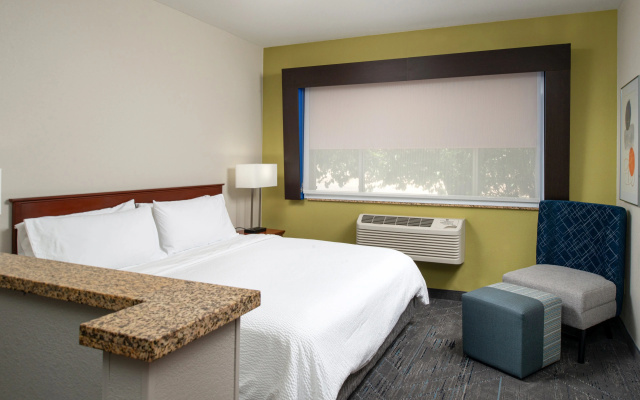 photo 4 of Holiday Inn Express Farmington - Bloomfield by IHG