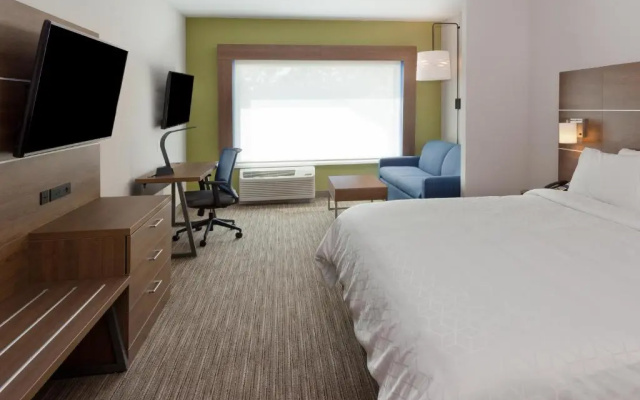 photo 2 of Holiday Inn Express Fayetteville