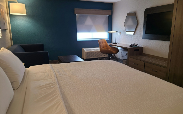 photo 4 of Holiday Inn Express & Suites Ft. Lauderdale N - Exec Airport by IHG