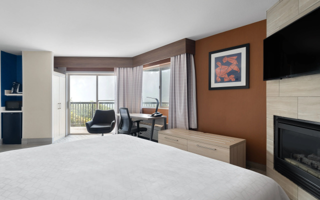 photo 3 of Holiday Inn Express Ft Bragg by IHG